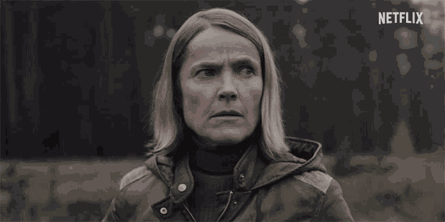 Looks Around Karoline Eichhorn GIF