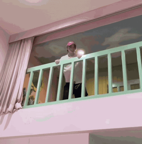 Lykn Hong GIF