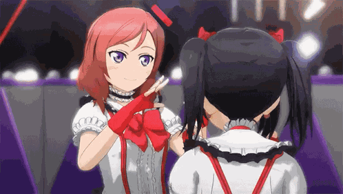 Maki Nishikino Nico Yazawa GIF
