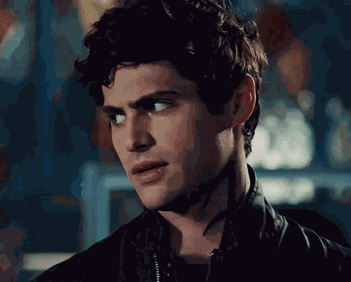 Matthew Daddario Alec Lightwood Shadowhunters Tv Series Series Tv GIF