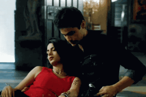 Matthew Daddario Alec Lightwood GIF
