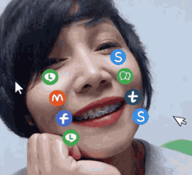 Maxi Social Media GIF