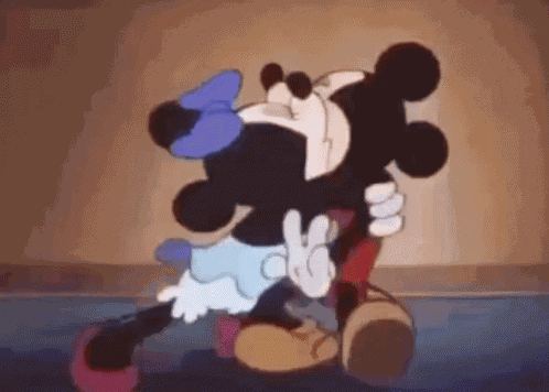 Minnie Mouse / Mickey Mouse / Beijos / Amor / Casal Apaixonado / Abraço GIF
