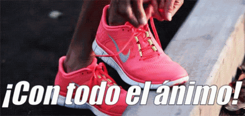 Mujer Deportista Atándose Las Agujetas GIF