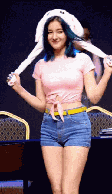 Nancy Momoland GIF