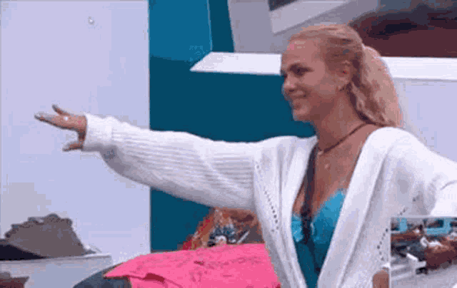 Niurka Lacasadelosfamosos2 GIF