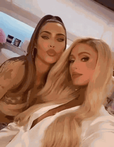 Paris Hilton Kim Kardashian K West Kkw Queens Bimbo Judasfools Vis Visnja GIF
