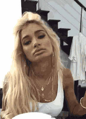 Pia Mia GIF
