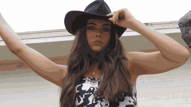 Pose Ava Allan GIF