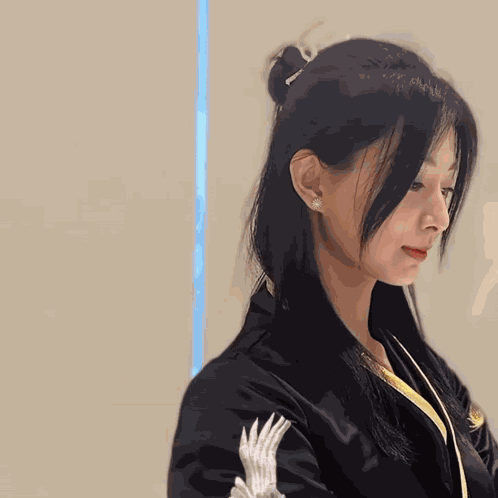 Pretens To Be Unfazed Ivuyuzt GIF