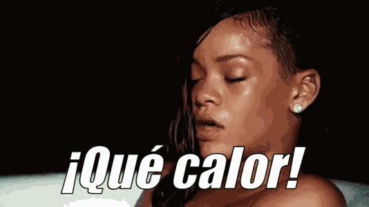Rihnna Sudando En La Bañera GIF