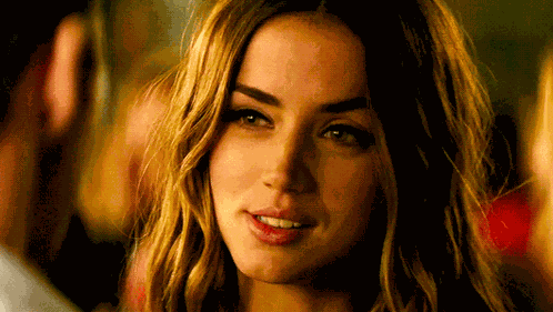 Rubia Guapa GIF