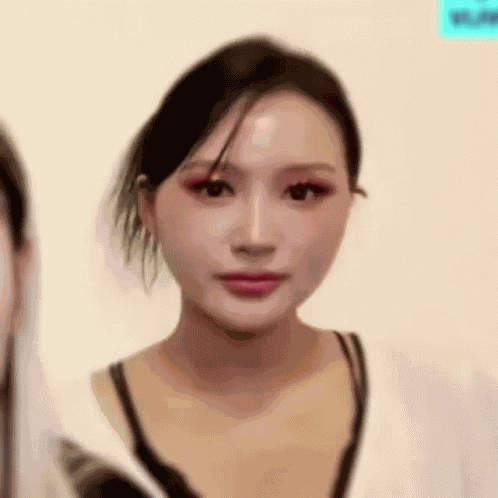 Siyeon Eyebrow Raise GIF