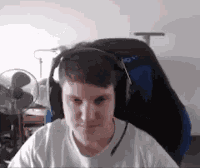 Snowii Smash Bigger GIF