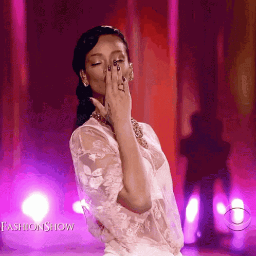 Stainedminaj Rareuchis GIF