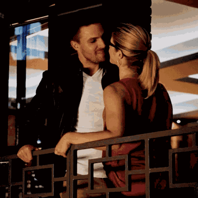 Stephen Amell Emily Bett Rickards GIF