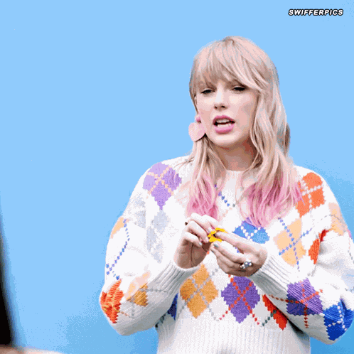 Swifferpics Taylor Swift GIF