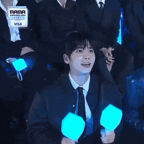 Taehyun Txt Lightstick Mama Taehyun Lightstick GIF