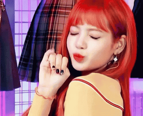 Tchauzinho / Lisa / Blackpink / Lalisa Manoban / Pranpriya Manoban / Valeu Falou / Vlw Flw / GIF