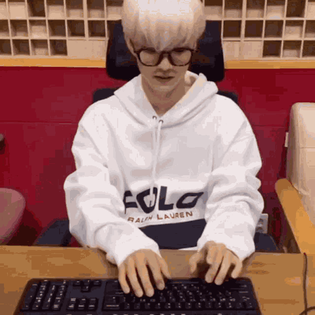 The Boyz Q Typing Slowly Tbz GIF