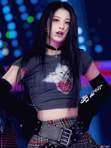 Tomy Nmixx GIF