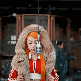 Toxiqueney Mannequinney GIF