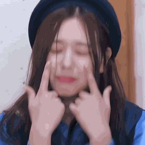 Triples Chaeyeon GIF