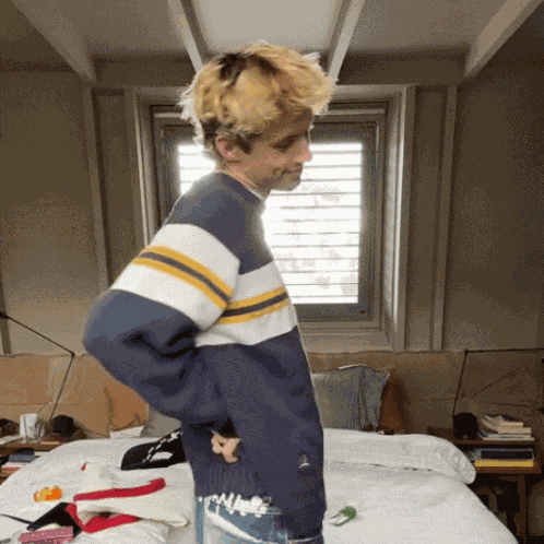 Trxyesbxy Troye Sivan GIF