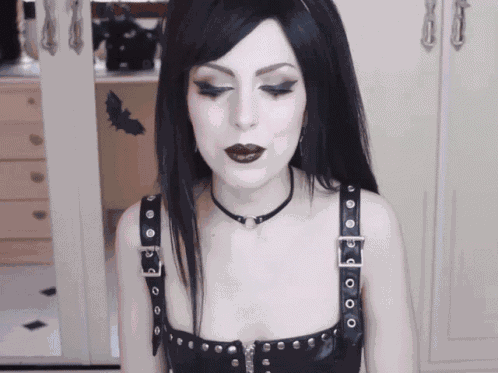 Vesmedinia Gothic Model GIF