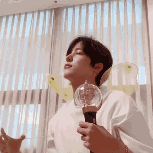 Yunho Ateez GIF