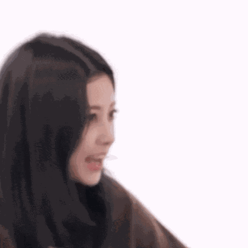 Yunjin Le Sserafim GIF